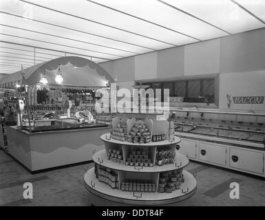 Barnsley Co-op, reparto macelleria, 1957. Artista: Michael Walters Foto Stock