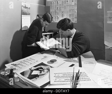 Camera design presso una società di stampa, Mexborough, South Yorkshire, 1959. Artista: Michael Walters Foto Stock