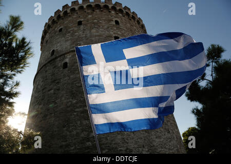 Salonicco, Grecia . 06 Sep, 2013. Più di un migliaio di protesta ufficiali in uniforme da parte della polizia, guardia costiera e vigili del fuoco entrato in un rally a Salonicco a dimostrare contro il governo taglia il giorno prima del primo ministro greco Antonis SAMARAS inaugurano la 78a Fiera Internazionale di Salonicco. Salonicco, Grecia il 6 settembre 2013. Credito: Konstantinos Tsakalidis/Alamy Live News Foto Stock