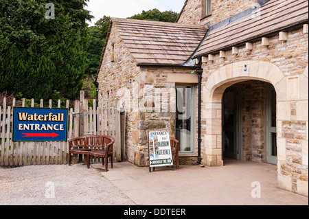 L'ingresso alla forza Hardraw cascata vicino Hawes , Wensleydale , Yorkshire Dales National Park , in Inghilterra , Inghilterra , REGNO UNITO Foto Stock