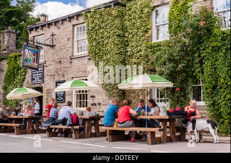 Il Green Dragon inn pub vicino la forza Hardraw cascata vicino Hawes , Wensleydale , Yorkshire Dales National Park , Inghilterra , REGNO UNITO Foto Stock