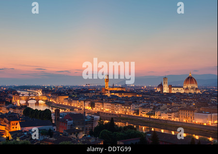 Skyline di Firenze Italia al crepuscolo Foto Stock