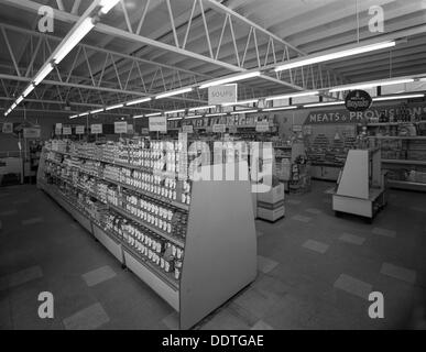 Barnsley Co-op, interno del ramo di salto, vicino a Barnsley, South Yorkshire, 1961. Artista: Michael Walters Foto Stock