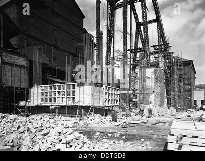 La modernizzazione del South Yorkshire bacini, Cadeby Colliery, vicino a Doncaster, 1955. Artista: Michael Walters Foto Stock