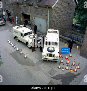 Derbyshire commissario di polizia della presa in consegna dei due nuovi Land Rover, Matlock, Derbyshire, 1969. Artista: Michael Walters Foto Stock