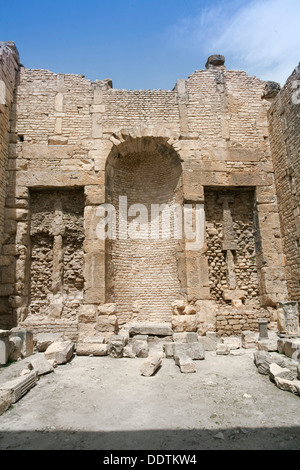 Il Capitolium a Dougga (Thugga), Tunisia. Artista: Samuel Magal Foto Stock