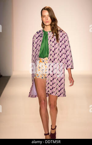 New York, Stati Uniti d'America. 06 Sep, 2013. A mezzogiorno dal Noor a NY Fashion Week Primavera 2014 Raccolta Credito: Scott Houston/Alamy Live News Foto Stock