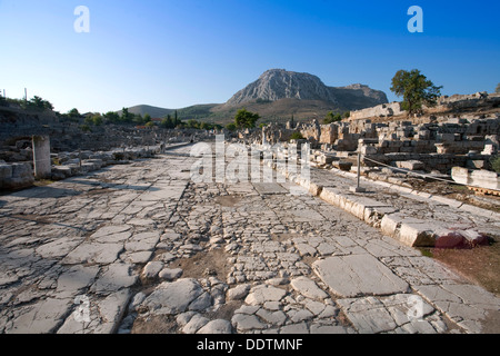 Lechaion Road, Corinto, Grecia. Artista: Samuel Magal Foto Stock