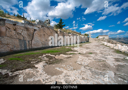 Una terrazza a ovest del Telesterion in Eleusis, Grecia. Artista: Samuel Magal Foto Stock