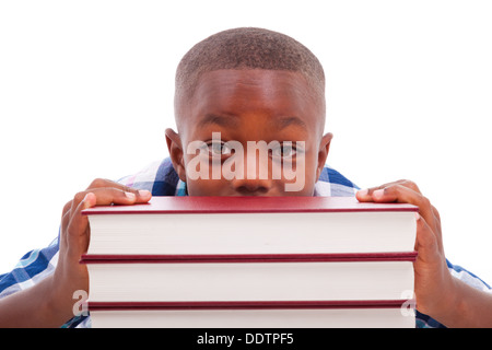 African American School boy con la pila a libro, isolati su sfondo bianco - nero di persone Foto Stock