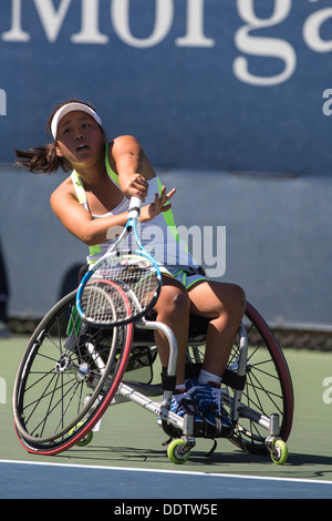 Yui Kamiji (JPN) concorrenti in carrozzella Singolare femminile - semifinali al 2013 US Open Tennis Championships. Foto Stock
