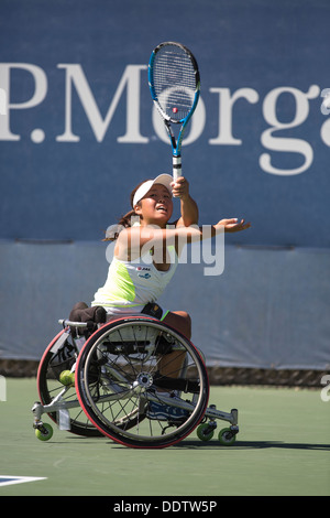Yui Kamiji (JPN) concorrenti in carrozzella Singolare femminile - semifinali al 2013 US Open Tennis Championships. Foto Stock