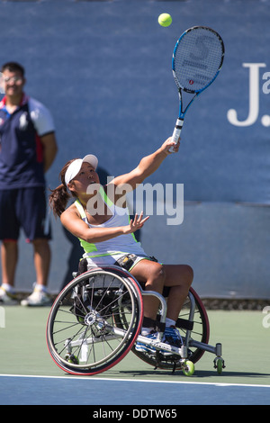 Yui Kamiji (JPN) concorrenti in carrozzella Singolare femminile - semifinali al 2013 US Open Tennis Championships. Foto Stock