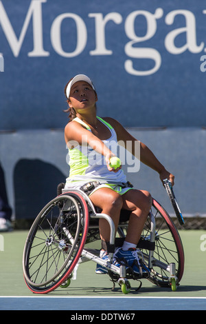 Yui Kamiji (JPN) concorrenti in carrozzella Singolare femminile - semifinali al 2013 US Open Tennis Championships. Foto Stock