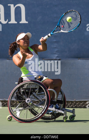 Yui Kamiji (JPN) concorrenti in carrozzella Singolare femminile - semifinali al 2013 US Open Tennis Championships. Foto Stock