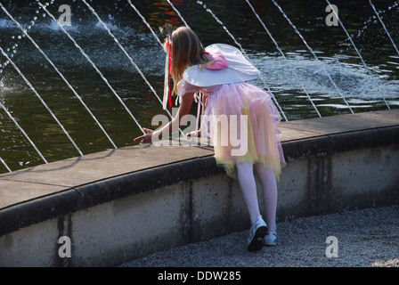 Ragazza giovane dall'acqua in corrispondenza di 2009 Fiera Fantasy Arcen Paesi Bassi Foto Stock