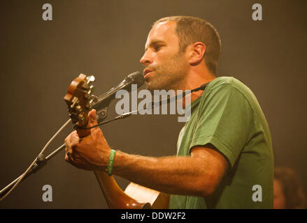 Monaco di Baviera, Germania. 06 Sep, 2013. Noi musicista americano Jack Johnson si erge sul palco a Monaco di Baviera, Germania, 06 settembre 2013. Foto: INGA KJER/dpa/Alamy Live News Foto Stock