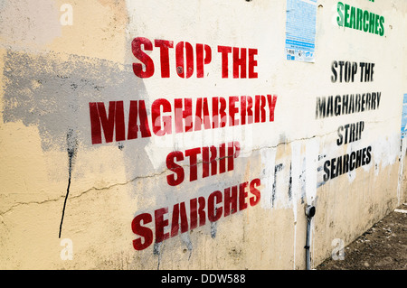 Stampata di graffiti su un muro dicendo 'Stop la striscia di Maghaberry ricerche' Foto Stock