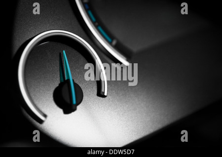 Dettaglio di un misuratore di vuoto con un ago di puntamento Foto Stock