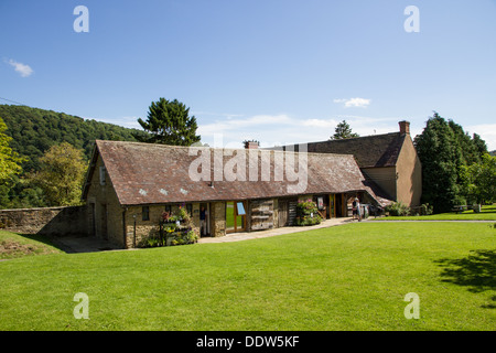 Negozio di articoli da regalo e ingresso al castello di Stokesay nello Shropshire. Le più belle e meglio conservate medievale fortificato di Manor House in Inghilterra Foto Stock