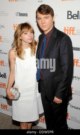 Toronto, Ontario, Canada. 6 Sep, 2013. Writer/attrice Zoe Kazan e attore Paul Dano arrivare in 'Prigionieri' premiere durante il 2013 Toronto International Film Festival a Elgin il 6 settembre 2013 a Toronto in Canada. Credito: Igor Vidyashev/ZUMAPRESS.com/Alamy Live News Foto Stock