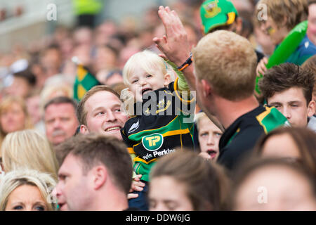 Northampton, Regno Unito. 07Th Sep, 2013. Un giovane fan di Northampton gode di azione durante la Aviva Premiership partita di rugby tra Northampton santi e Exeter Chiefs da Franklin's Gardens. Credito: Azione Sport Plus/Alamy Live News Foto Stock