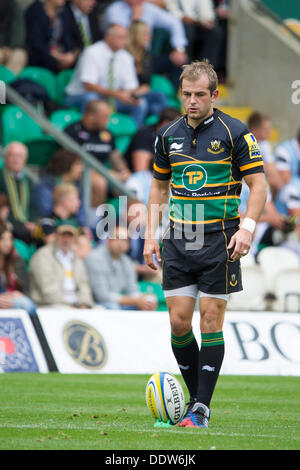 Northampton, Regno Unito. 07Th Sep, 2013. Northampton è Stephen MYLER linee fino a kick durante la Aviva Premiership partita di rugby tra Northampton santi e Exeter Chiefs da Franklin's Gardens. Credito: Azione Sport Plus/Alamy Live News Foto Stock