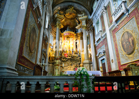 Bom Jesus de Monte,StepsThis cappella sulla collina dedicata alla Santa Croce è stata ricostruita nel XV/6 secoli.Braga, Portogallo Foto Stock