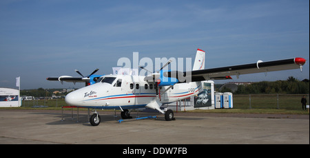 Il De Havilland Canada DHC-6 Twin Otter, esposto al salone aerospaziale MAKS-2013 in Russia, è un velivolo versatile utilizzato per il trasporto a corto raggio, il paracadutismo e le operazioni in aree remote. Foto Stock
