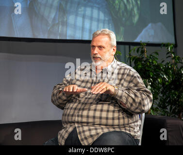 Manchester, Regno Unito, 7 settembre, 2013. Geoffrey Lewis Capes intervistata al Manchester Pet Show, Manchester, Regno Unito, dove EventCity ha ospitato il nord ovest della prima pet show. La cerimonia inaugurale dei due giorni di evento incluso giù e scale, pet visualizza, animale educativa, punti vendita al dettaglio e un suggestivo teatro con una azione-ricco programma con stelle della TV il pianeta animale. Credito: Mar fotografico/Alamy Live News Foto Stock