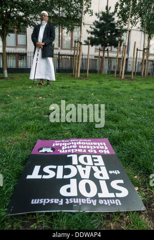 Londra, Regno Unito. Il 7 settembre 2013. I dimostranti si sono raccolti per prevenire l'EDL di entrare alla frazione Torre a Altab Ali Park, nella zona est di Londra, Londra, UK, 07 settembre 2013. Credito: kaan diskaya/Alamy Live News Foto Stock