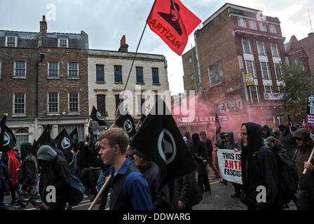 Londra, Regno Unito. Il 7 settembre 2013. I dimostranti si sono raccolti per prevenire l'EDL di entrare alla frazione Torre a Altab Ali Park, nella zona est di Londra, Londra, UK, 07 settembre 2013. Credito: kaan diskaya/Alamy Live News Foto Stock