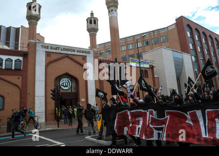 Londra, Regno Unito. Il 7 settembre 2013. I dimostranti si sono raccolti per prevenire l'EDL di entrare alla frazione Torre a Altab Ali Park, nella zona est di Londra, Londra, UK, 07 settembre 2013. Credito: kaan diskaya/Alamy Live News Foto Stock