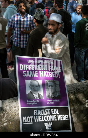 Londra, Regno Unito. Il 7 settembre 2013. I dimostranti si sono raccolti per prevenire l'EDL di entrare alla frazione Torre a Altab Ali Park, nella zona est di Londra, Londra, UK, 07 settembre 2013. Credito: kaan diskaya/Alamy Live News Foto Stock