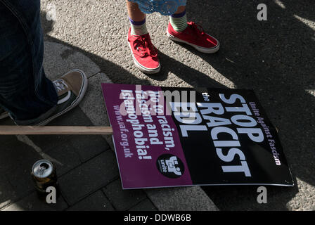 Londra, Regno Unito. Il 7 settembre 2013. I dimostranti si sono raccolti per prevenire l'EDL di entrare alla frazione Torre a Altab Ali Park, nella zona est di Londra, Londra, UK, 07 settembre 2013. Credito: kaan diskaya/Alamy Live News Foto Stock