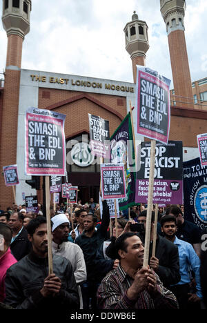 Londra, Regno Unito. Il 7 settembre 2013. I dimostranti si sono raccolti per prevenire l'EDL di entrare alla frazione Torre a Altab Ali Park, nella zona est di Londra, Londra, UK, 07 settembre 2013. Credito: kaan diskaya/Alamy Live News Foto Stock