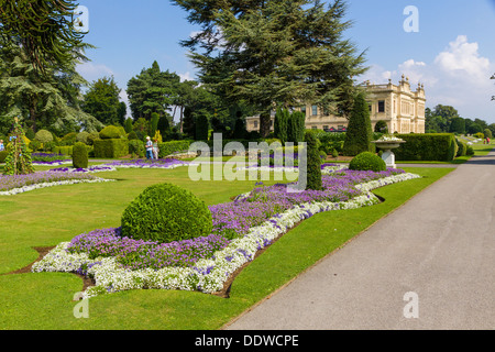 La fontana dei giardini a Brodsworth Hall Casa di campagna vittoriana di Doncaster, nello Yorkshire meridionale. Foto Stock