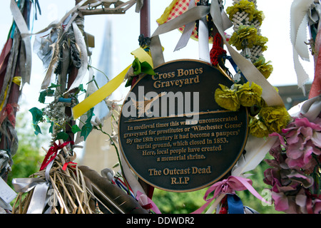 Ossa Croce cimitero, Redcross Way, Southwark, Londra, Inghilterra, Regno Unito. Foto Stock