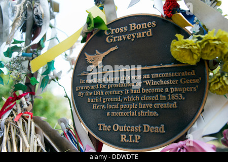 Ossa Croce cimitero, Redcross Way, Southwark, Londra, Inghilterra, Regno Unito. Foto Stock