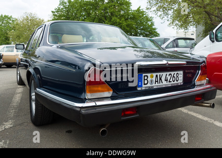 Auto di lusso Daimler Sovereign (XJ6 Serie II), vista posteriore Foto Stock