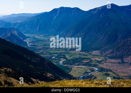 Vista su Similkameen Valley da Chopaka Lookout, Testalinden sentiero escursionistico, Sud Okanagan praterie Area Protetta, BC, Canada. Foto Stock