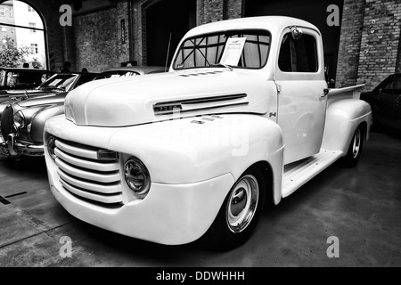 Full-size pickup truck Ford F1 di prelievo (bianco e nero) Foto Stock