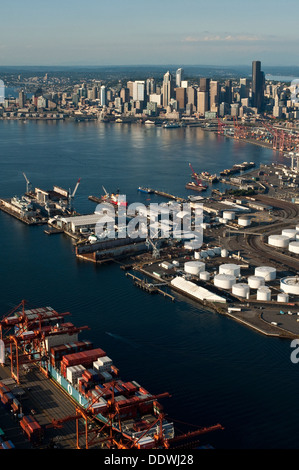 Immagine retrò dello skyline di Seattle e dell'area industriale del Sud Foto Stock