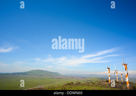 Israele, Golan, vista di turbine eoliche vicino Kibbutz Ein Zivan, Foto Stock