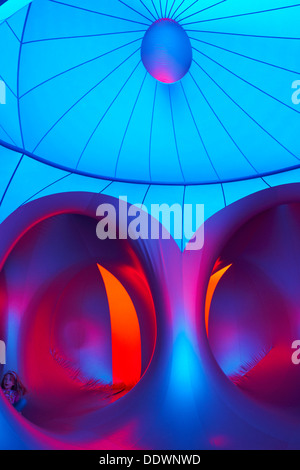 All'interno dell'Amococo Luminarium di Bournemouth, Dorset UK, a settembre Foto Stock