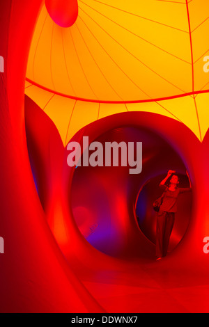 All'interno dell'Amococo Luminarium di Bournemouth, Dorset UK, a settembre Foto Stock