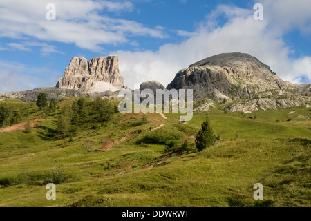 Escursionismo regione nel Nuvolau gruppo delle Dolomiti, vicino a Cortina, Italia. Foto Stock