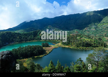 Telaga Warna a Dieng Plateau Foto Stock