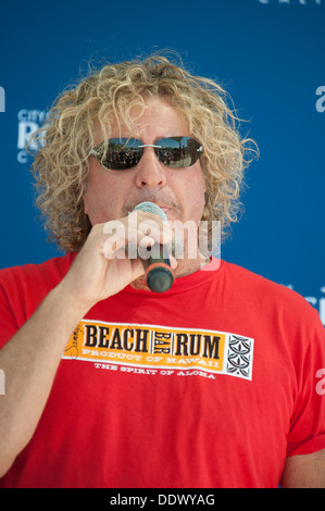 ROSEVILLE, CA - 5 Settembre: Sammy Hagar parla alla cerimonia di donazione a Roseville's Town Sqaure in Roseville, la California il 5 settembre 2013 Foto Stock