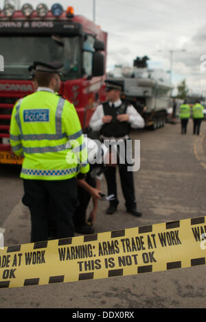 Londra, Regno Unito. 8 Sep, 2013. La protesta contro la difesa di sicurezza e apparecchiature di esposizioni internazionali (DSEI) presso l'Excel Centre di Londra, UK, 8 settembre 2013 Credit: martyn wheatley/Alamy Live News Foto Stock